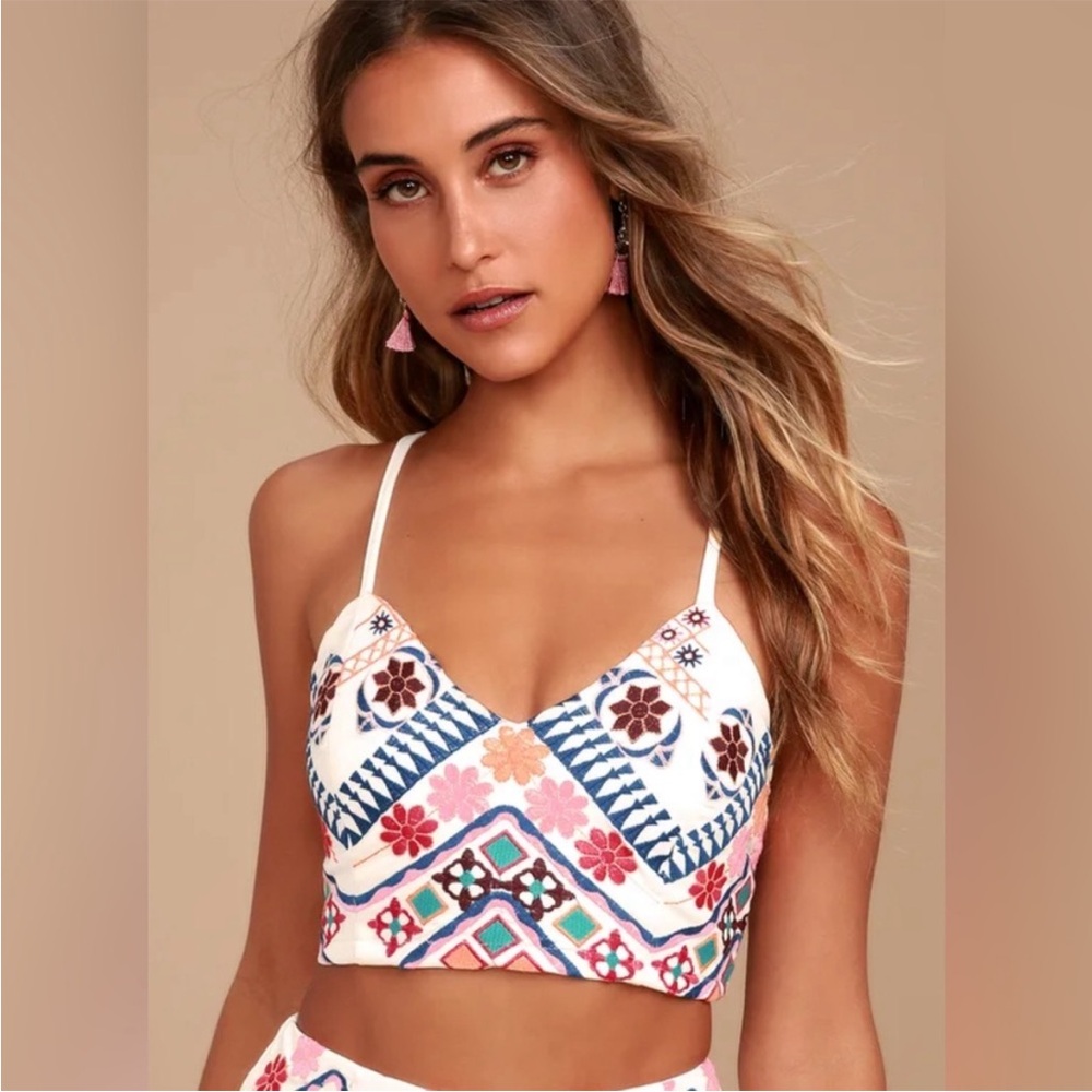 NWT Lulu’s Rhythm White Embroidered Top Large